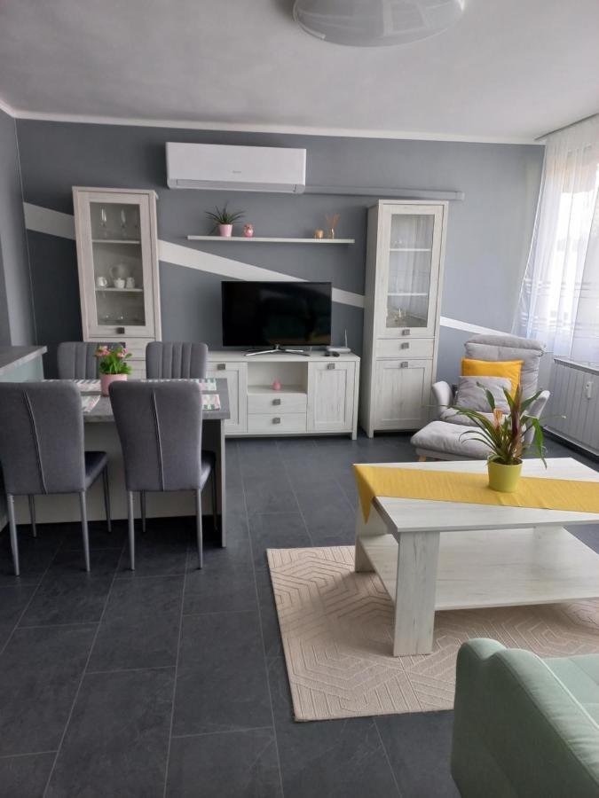 Апартаменти Krisztina Apartman Шалґотар'ян Екстер'єр фото
