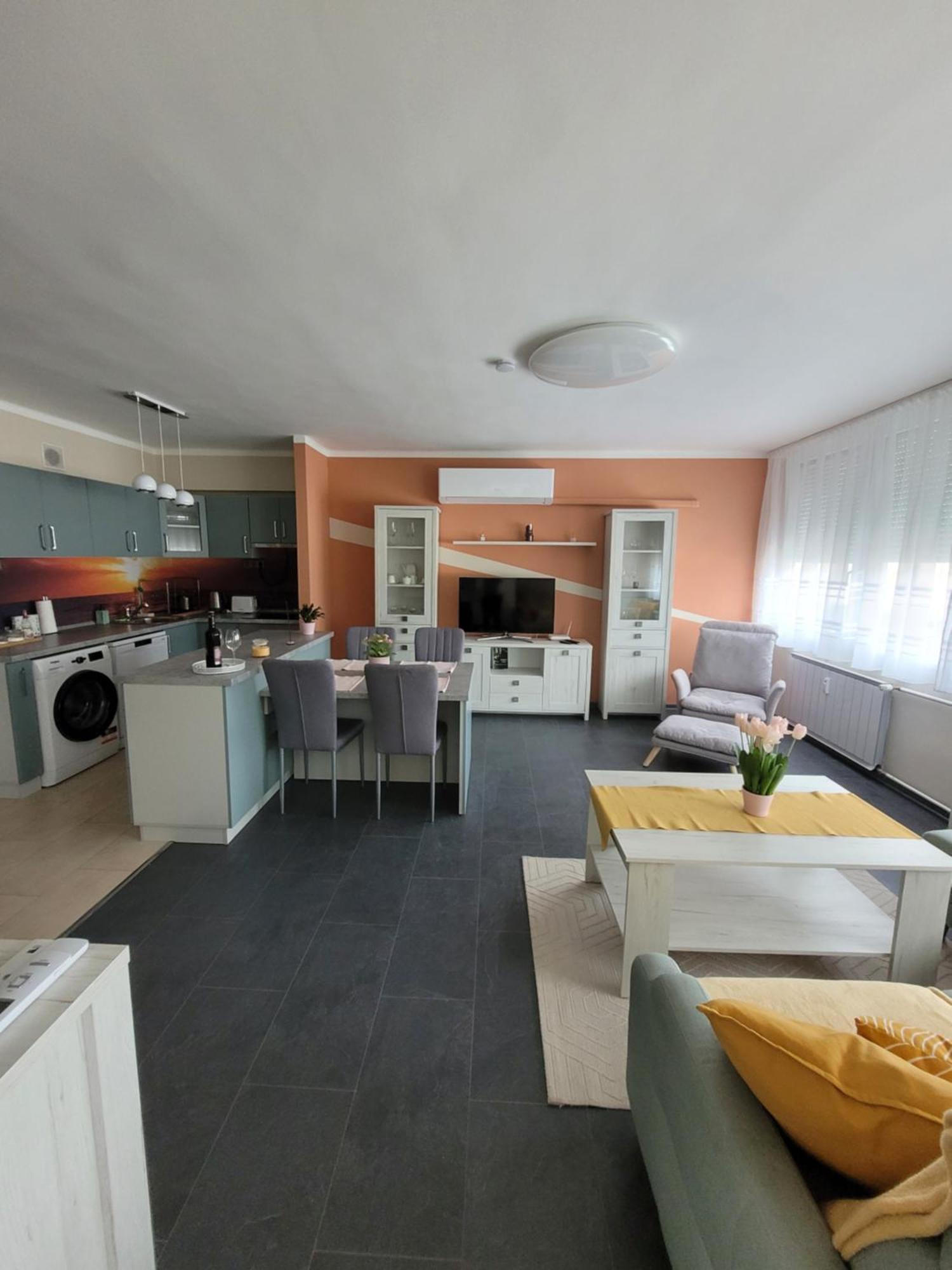 Апартаменти Krisztina Apartman Шалґотар'ян Екстер'єр фото